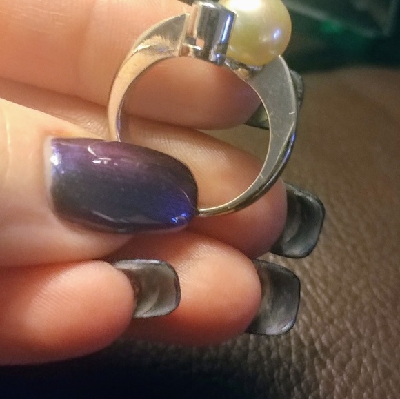 Sterling Silver Pearl Ring - Picture 4 of 4